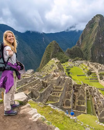Camino de Lares a Machu Picchu, chica con sus llamas