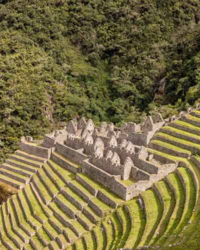 Hikers on the Inca Trail near Wiñay Wayna